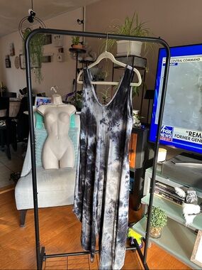 Tie-Dye Scoop Neck Maxi Dress - Black & Gray